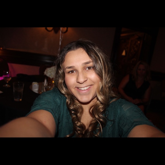 Meet your Posher, Julianna - Picture 1 of 1